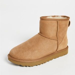 Women’s UGG Classic Mini II Boots in Chestnut size 9